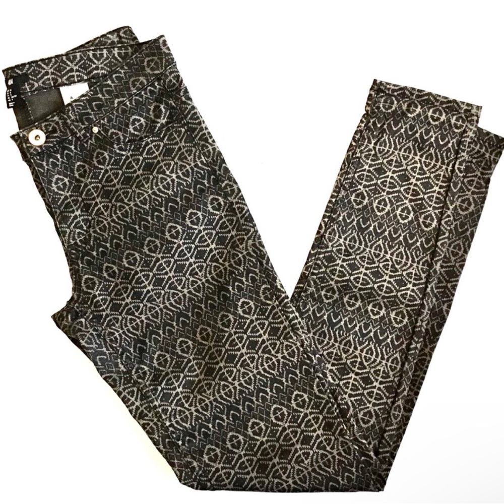 H&M Geometric Print Skinny Jeans, Size 8 (runs small) Fits more like a 6, EUC